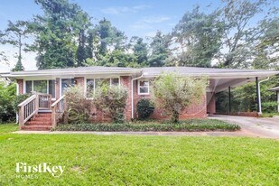 2802 Glenvalley Dr in Decatur, GA - Building Photo