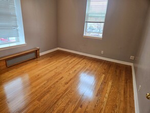 9706 Metropolitan Ave, Unit 2F in Forest Hills, NY - Building Photo - Building Photo