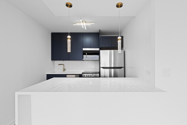 4343 N Clarendon Ave, Unit 2507 in Chicago, IL - Building Photo - Building Photo