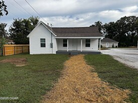 3905 E 13th St in Joplin, MO - Building Photo