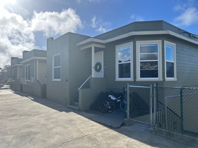 412-414 E St in Colma, CA - Building Photo - Building Photo