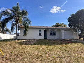 1743 W Chapel Dr in Deltona, FL - Building Photo