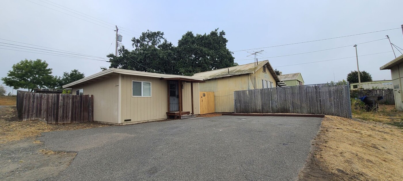 610 Johnson St in Sebastopol, CA - Building Photo