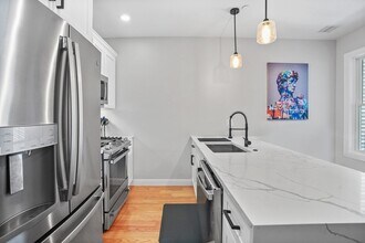 174 W Seventh St in Boston, MA - Building Photo - Building Photo