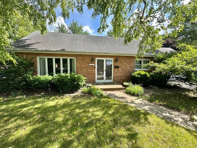 property at 2004 Arden Pl