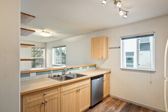 10511 Midvale Ave N in Seattle, WA - Building Photo - Building Photo