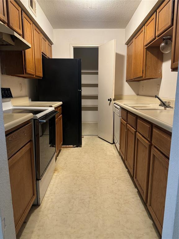 property at 9700 Leawood Blvd