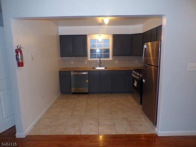 4 S 11th St in Newark, NJ - Building Photo - Building Photo