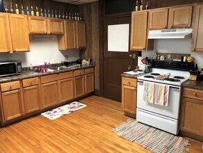 15 E Main St-Unit -9 in Platteville, WI - Building Photo - Building Photo