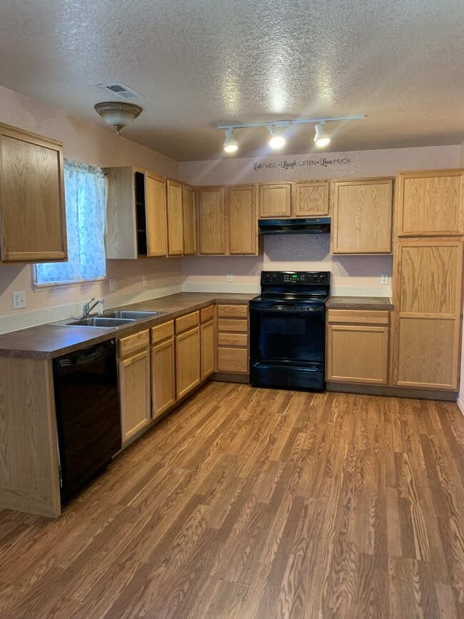1021 Palmer Dr in Laramie, WY - Building Photo - Building Photo