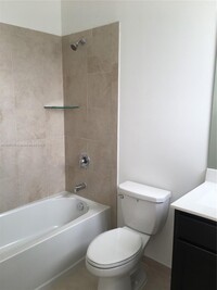 309 NE 208th Terrace in North Miami Beach, FL - Building Photo - Building Photo