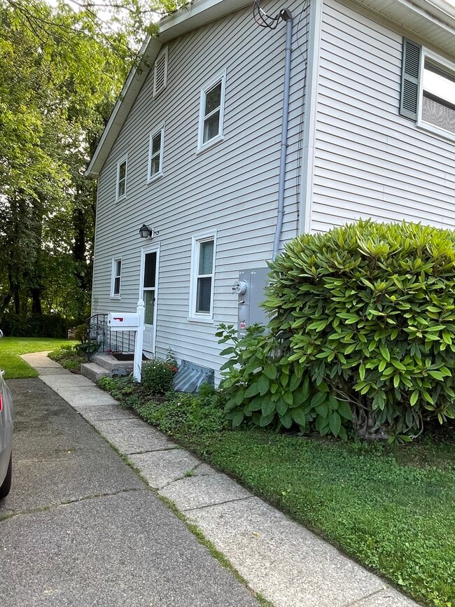 19 Bloomfield Dr, Unit 1