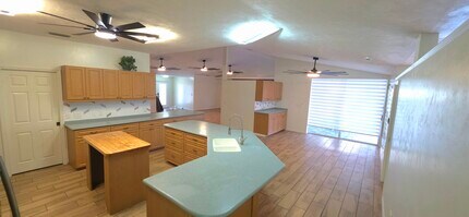 3520 SE 10th Pl in Cape Coral, FL - Building Photo - Building Photo