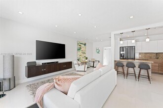 6371 SW 23rd St in Miami, FL - Building Photo - Building Photo