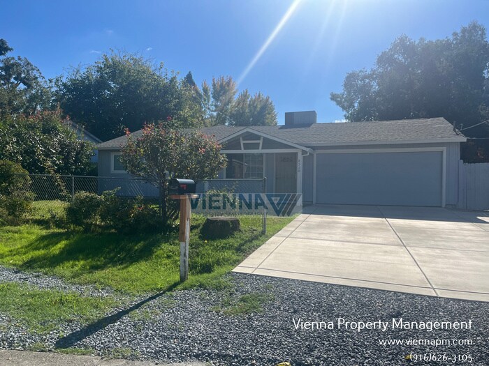 8570 Biruta Ave in Orangevale, CA - Building Photo