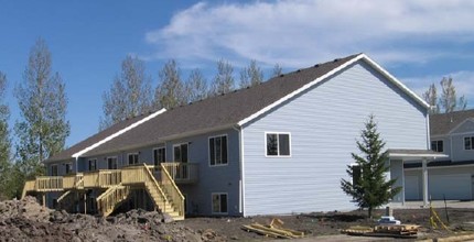 Bishops Boulevard Townhomes in Fargo, ND - Building Photo - Building Photo