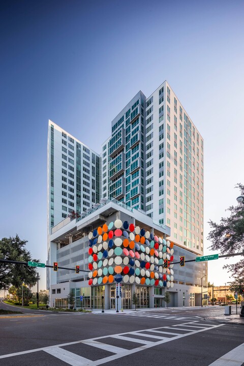 The Henry in Tampa, FL - Building Photo