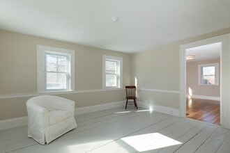 21 Gardner St in Hamilton, MA - Building Photo - Building Photo