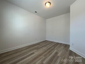 15340 Ballancroft Pkwy in Charlotte, NC - Building Photo - Building Photo