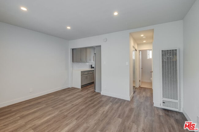 4136 Grand View Blvd in Los Angeles, CA - Building Photo - Building Photo