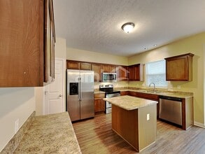 270 Huntington Dr in Maineville, OH - Building Photo - Building Photo