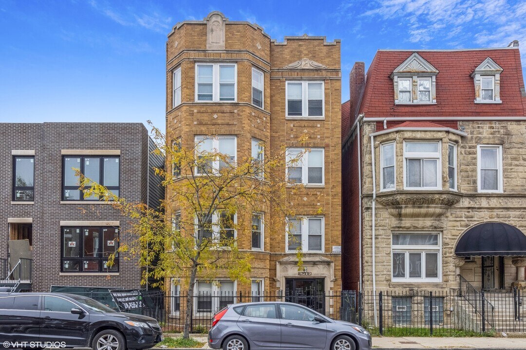 3012 W Warren Blvd in Chicago, IL - Building Photo