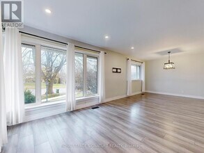 10 Vesper Ct in Toronto, ON - Building Photo - Building Photo