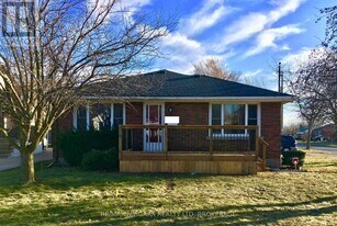 6100 Dixon St in Niagara Falls, ON - Building Photo