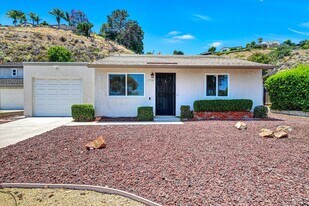 1738 Hanford Dr in San Diego, CA - Building Photo