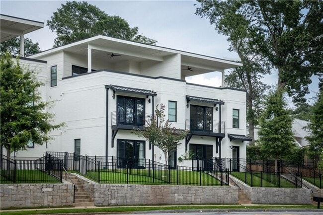 property at 1118 Arkwright Pl SE