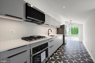 521 S Washington St in Baltimore, MD - Building Photo - Building Photo