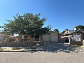 1657 Dave Elliott Dr in El Paso, TX - Building Photo - Building Photo