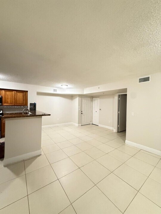 12172 St.Andrews Pl in Miramar, FL - Building Photo