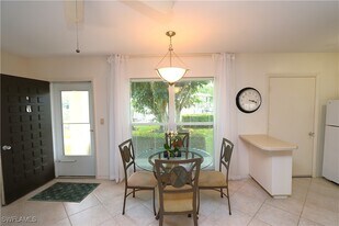235 Seaview Ct in Marco Island, FL - Building Photo