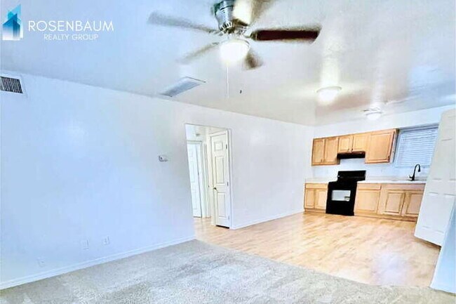 2324 W Lone Cactus Dr, Unit 11 in Phoenix, AZ - Building Photo - Building Photo