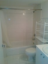 2740 SW 28th Ter in Miami, FL - Building Photo - Building Photo