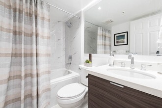 912 Beach Ave in Vancouver, BC - Building Photo - Building Photo