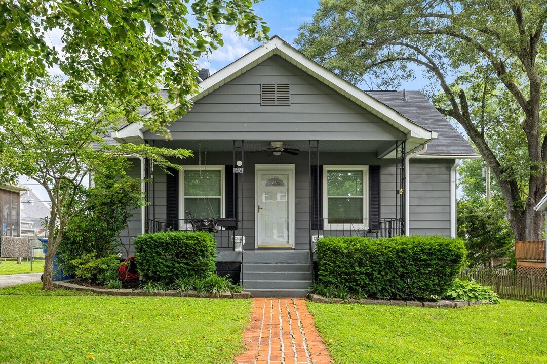 1431 Perkins St in Alcoa, TN - Building Photo