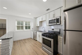 880 St Charles Ave NE in Atlanta, GA - Building Photo - Building Photo
