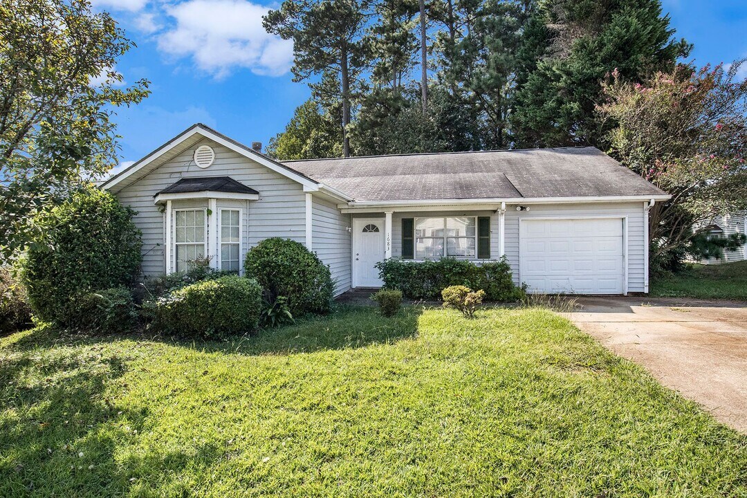 1683 Cobbs Creek Ln in Decatur, GA - Building Photo