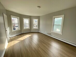 48 Pekin St, Unit 1 in Providence, RI - Building Photo - Building Photo