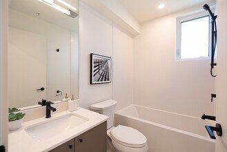 1442 E 30th Ave in Vancouver, BC - Building Photo - Building Photo