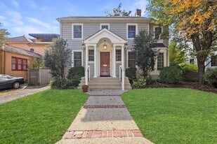 8020 Park Ln in Bethesda, MD - Building Photo