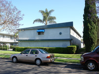 11581 Stuart Dr in Garden Grove, CA - Foto de edificio - Building Photo