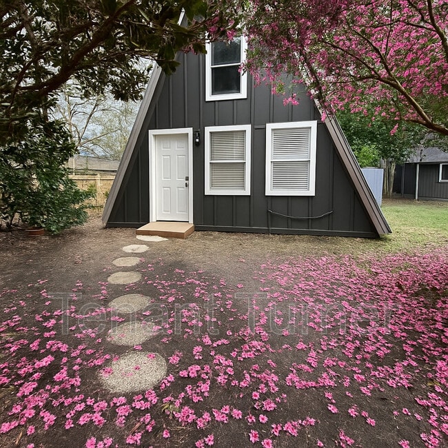 2700 N 11th St in Ocean Springs, MS - Foto de edificio - Building Photo