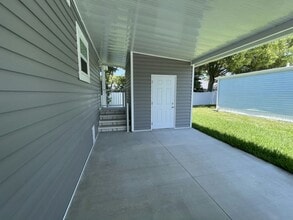 4300 E Bay Dr in Clearwater, FL - Building Photo - Building Photo