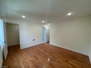 132 Steuben St in East Orange, NJ - Building Photo - Building Photo