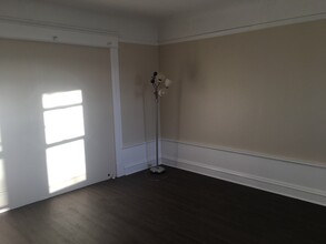 147 Woodrow Street, Unit Front Lower Bedroom in Daly City, CA - Foto de edificio - Building Photo