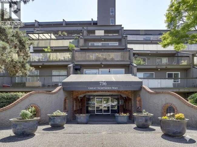 774 Great Northern Wy in Vancouver, BC - Building Photo - Building Photo