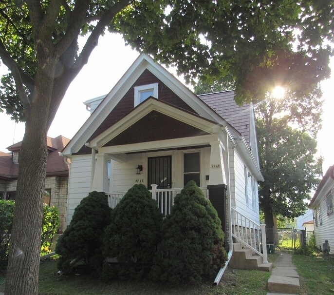 4748 N 40th St in Milwaukee, WI - Building Photo